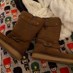 These shoes are so comfortable perfect fall or winter.